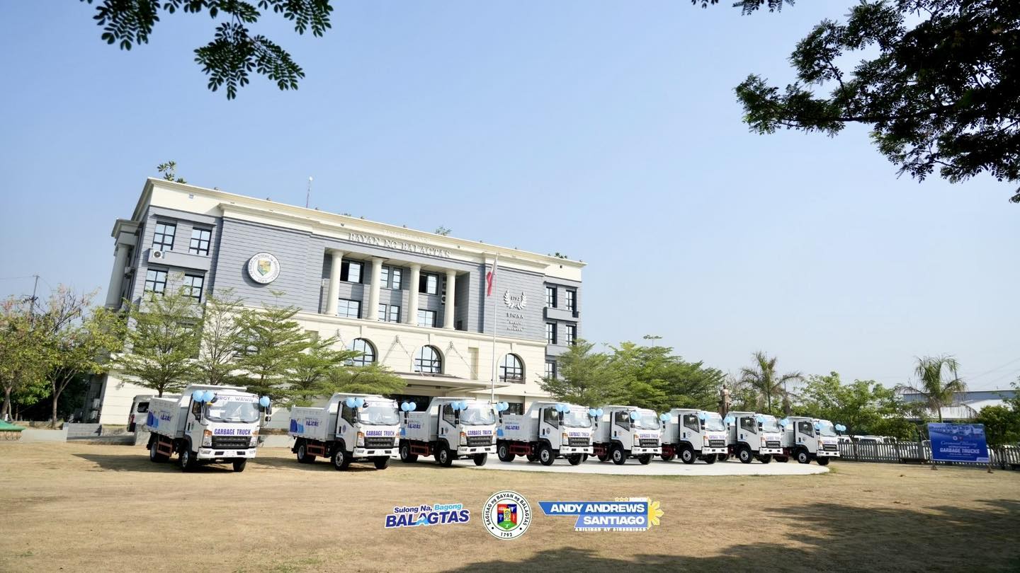Pamamahagi ng Bagong Garbage Trucks sa mga Barangay